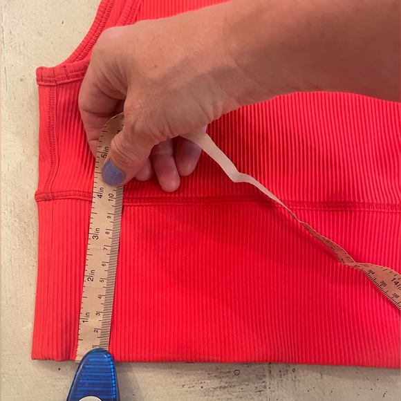 LuLuLemon reversible crop tank - Picture 6 of 6